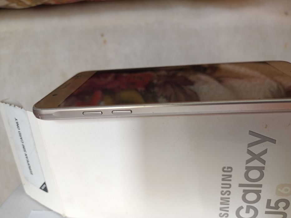 Samsung Galaxy j5 смартфон