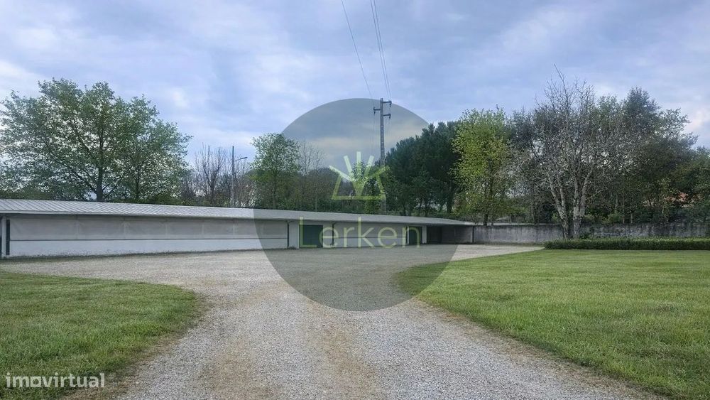 Terreno de 3.000 m² com Armazém de 500 m2 – S. Simão | V. N. Famalição