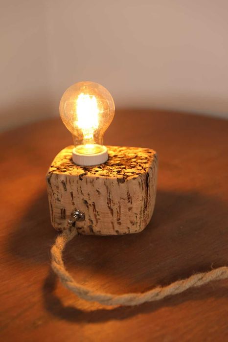 Candeeiro Artesanal com base em cortiça