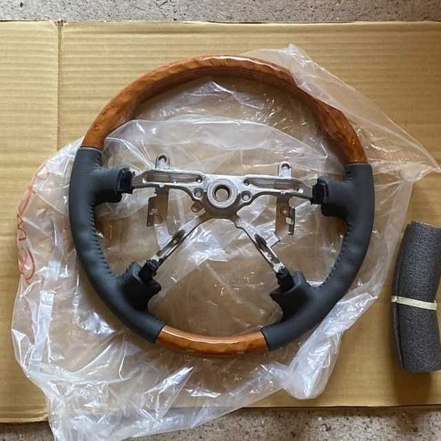 Руль серая-кожа светлое-дерево (98-06) Тойота Ленд Крузер Прадо