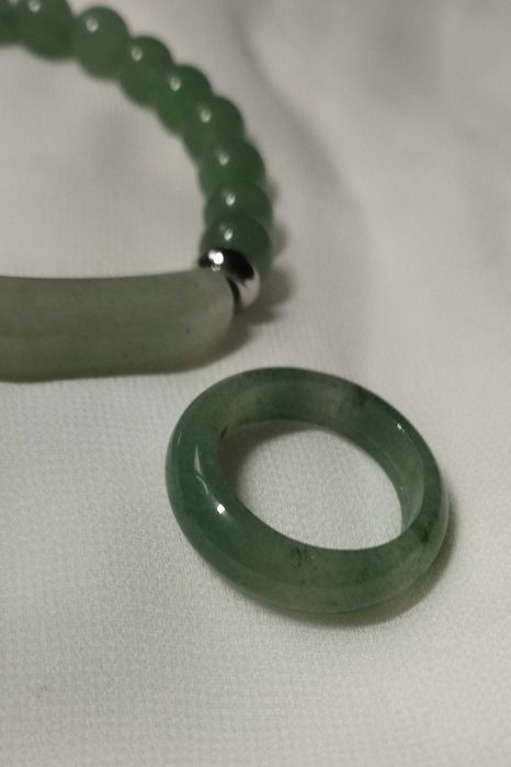 Дуже гарний набір з зеленого  авантюрина браслет, сережки, каблучка