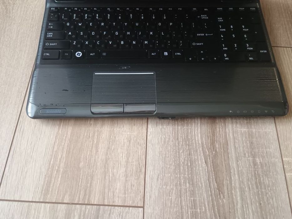 Ноутбук Toshiba  Satellite P755, 15.6
процесор i7 2670QM 
Відеокарта і