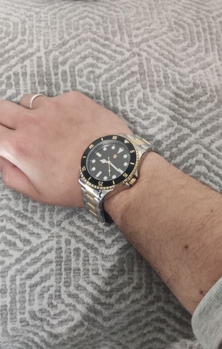 Relógio novo na caixa