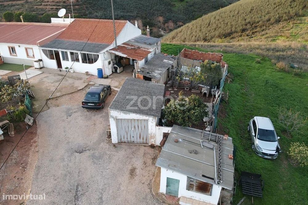 Moradia V3 + Terreno e Garagem em Caniné, Silves