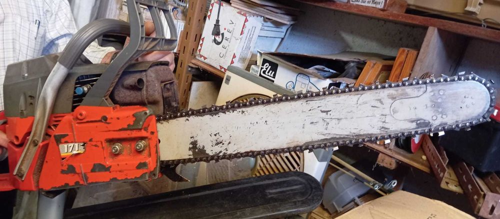 Vendo Motosserra EFCO, a gasolina, com lâmina de 50 cms
