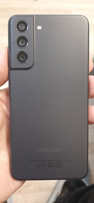 Смартфон Samsung Galaxy S21 FE