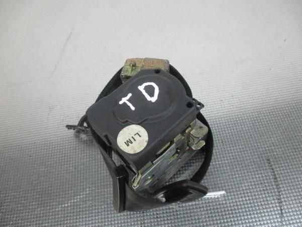 Cinto trás direito VOLKSWAGEN Passat (3B2)