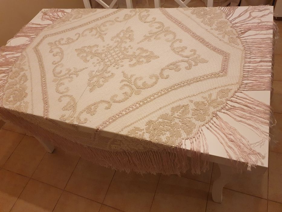 Robiony iglicą obrus