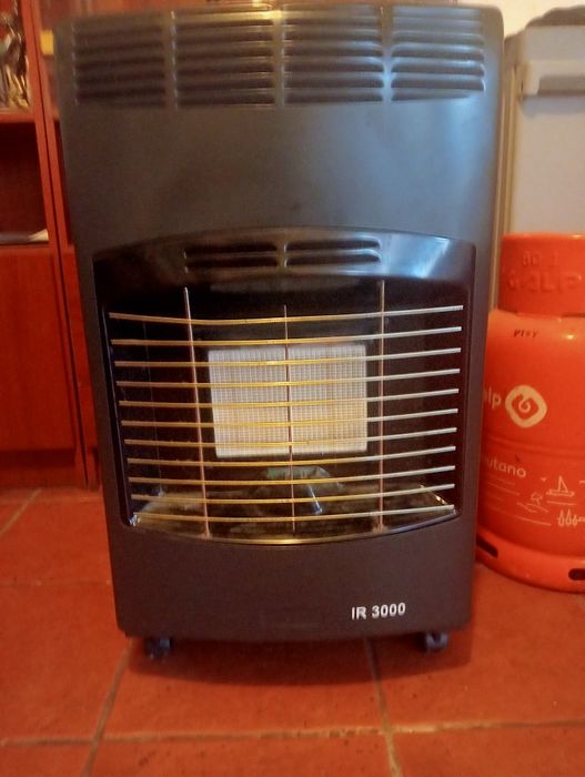 Aquecedor a gás a funcionar em perfeitas condições