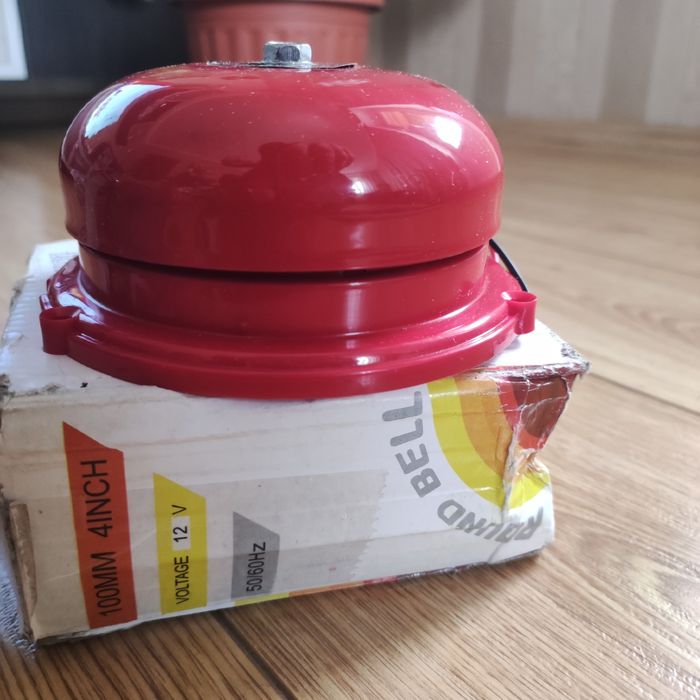 Електричний дзвінок (або дзвінок гучного бою). 
Напруга: 12 В