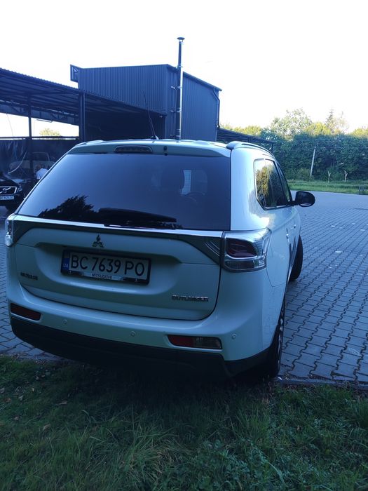 Терміново Mitsubishi Outlander 2013