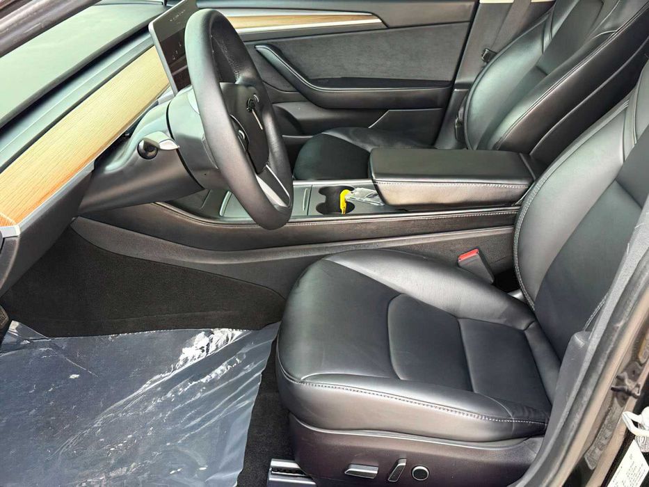 Tesla Model 3 Long Range      2022
