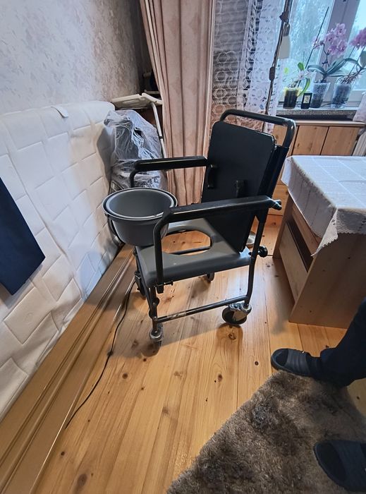 Domowa toaleta przenośna ,lekki wózek