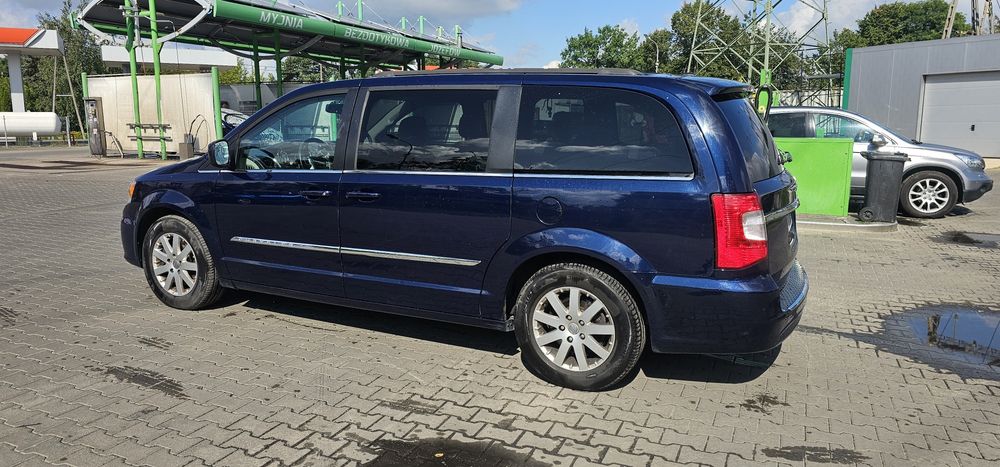 Chrysler Town Country Voyager  7 osób gaz