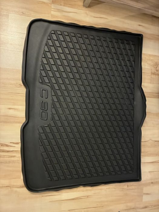 Mata do bagażnika Volvo C30