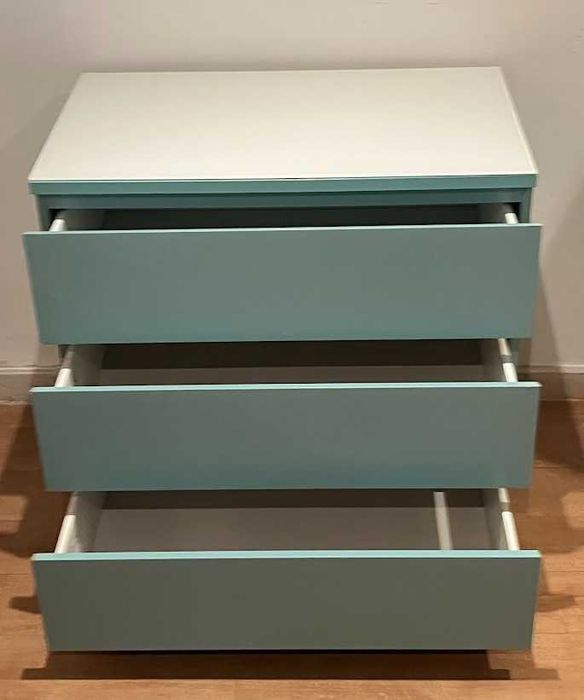 Comoda moderna 3 gavetas – ótimo estado