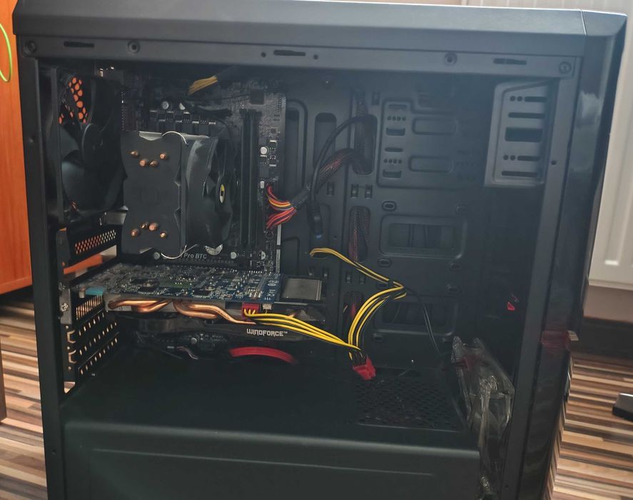 Sprzedam używany komputer  z podstawowym wyposażeniem i monitorem