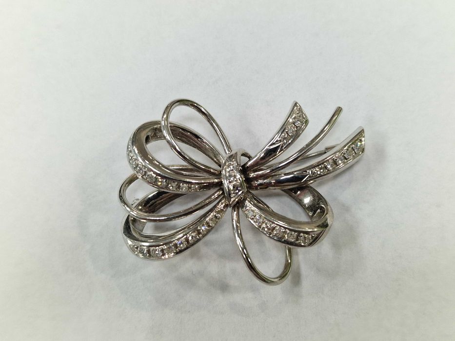 Złota broszka damska/ 750/ 18.42 gram/ 34x DIA/ wycena