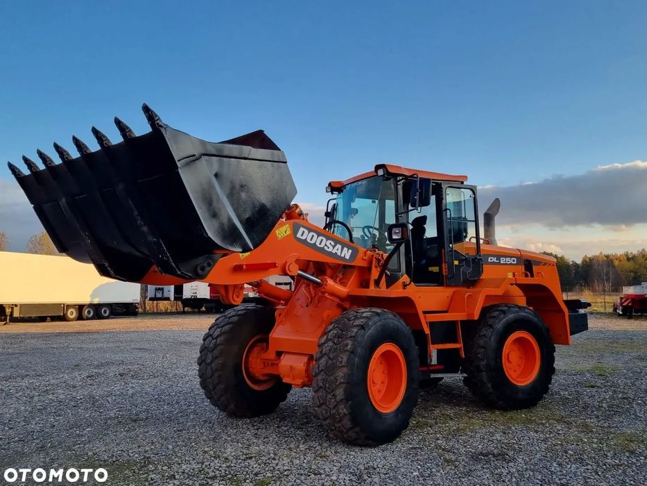 Doosan DL 250 Ładowarka Kołowa 14,4t SUPER STAN Waga Kamera  Ładowarka Kołowa 14,4 t Spr SUPER STAN DOOSAN DL250 / ZAMIANA