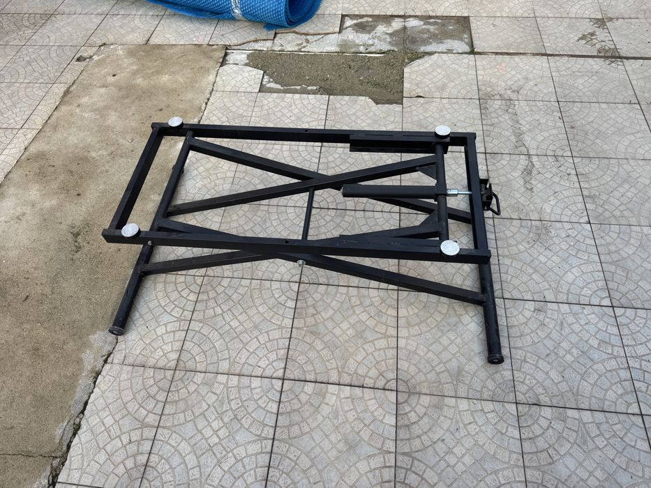 Mesa com tampo em vidro