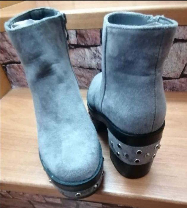 Vendo botim em camurça NOVO