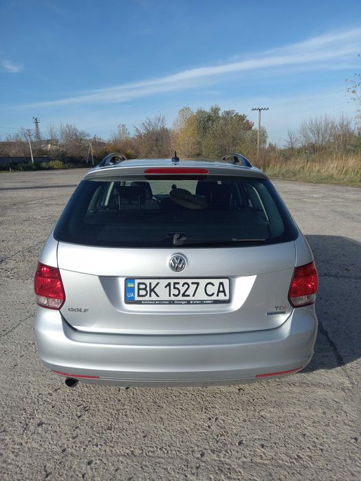 Volkswagen golf 2011року
