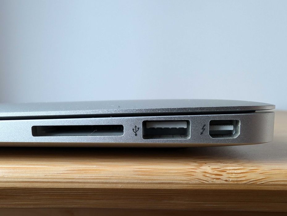 MacBook Air A1466 13,3 cali 256SSD i5 4GB 2015 dla dzieci lub seniorów