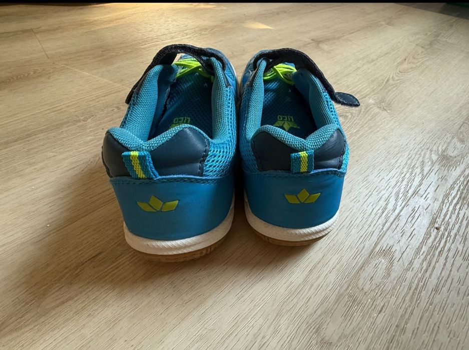 Кросівки в чудовому стані!