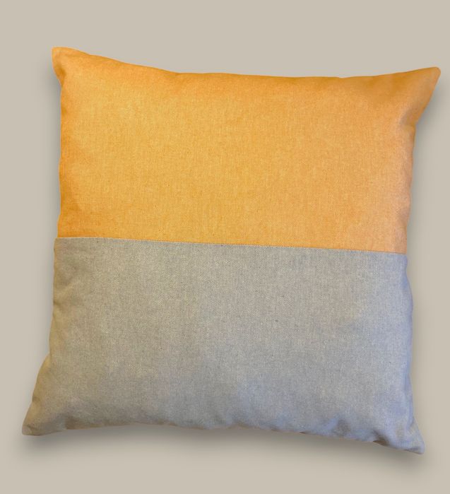 Almofada decorativa Moira, inspirada no por do sol, laranja e azul