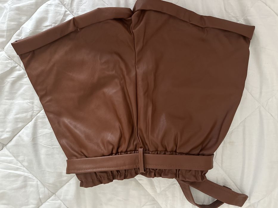 Short preto e castanho com cinto