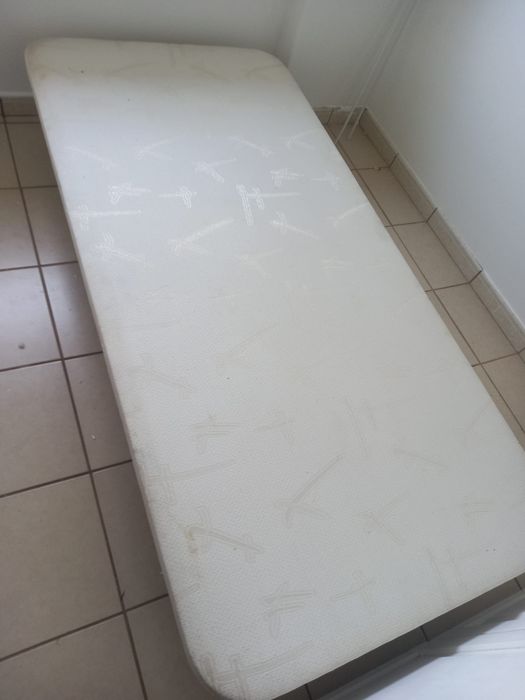 1 cama de solteiro