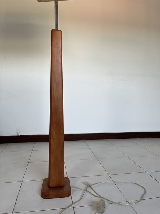 Candeeiro de pé com abajur