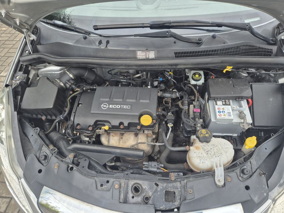 Opel corsa D 2010 rok 5drzwi