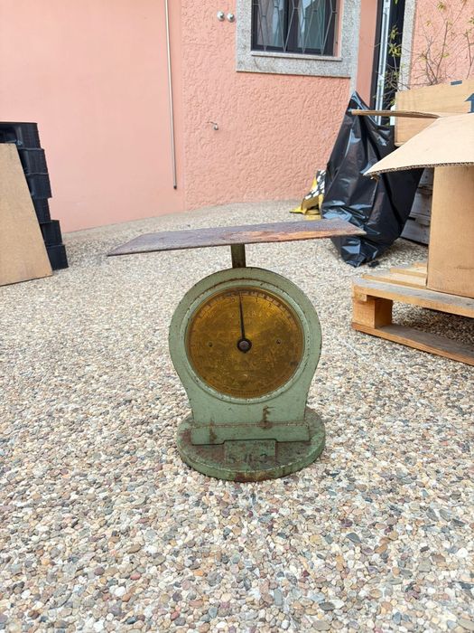 Balança muito antiga em ferro
