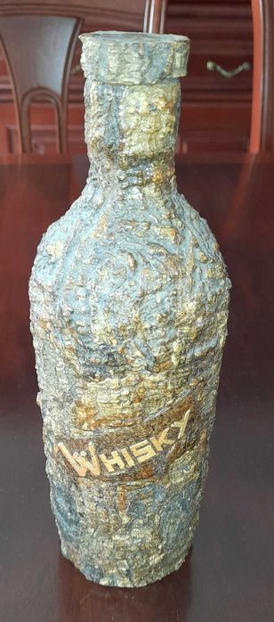 Garrafa de Whisky decorativa de barro e cortiça