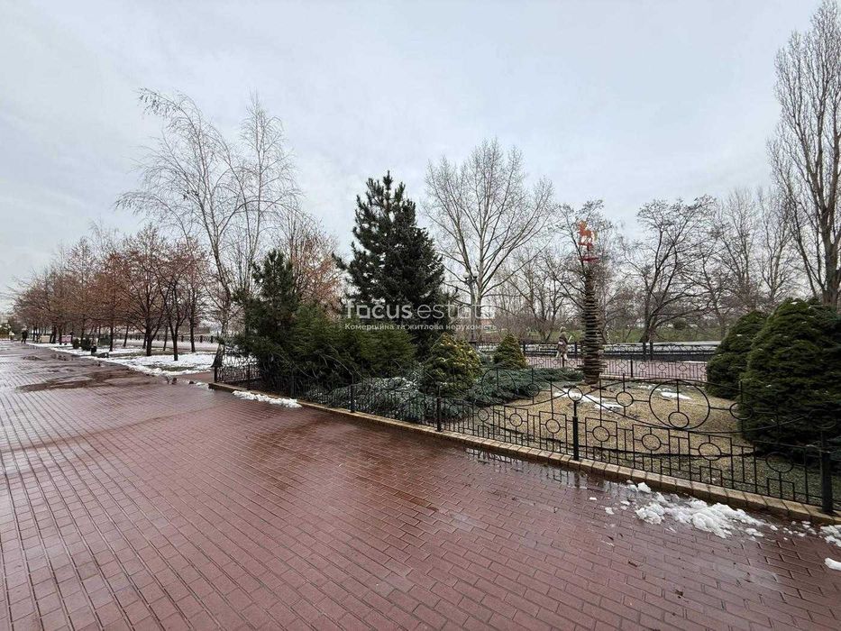 Без комісіЇ. 108м2. Оболонська Набережна, 15. Фасад. Парковка