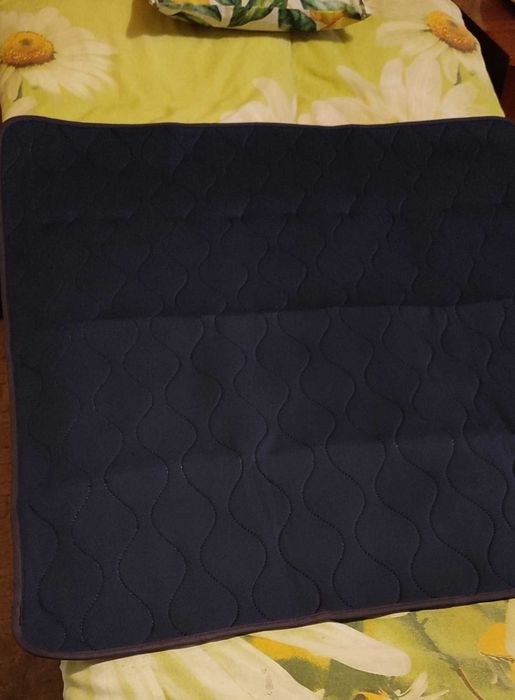 Водонепроницаемая простыня для людей, страдающих недержанием мочи.