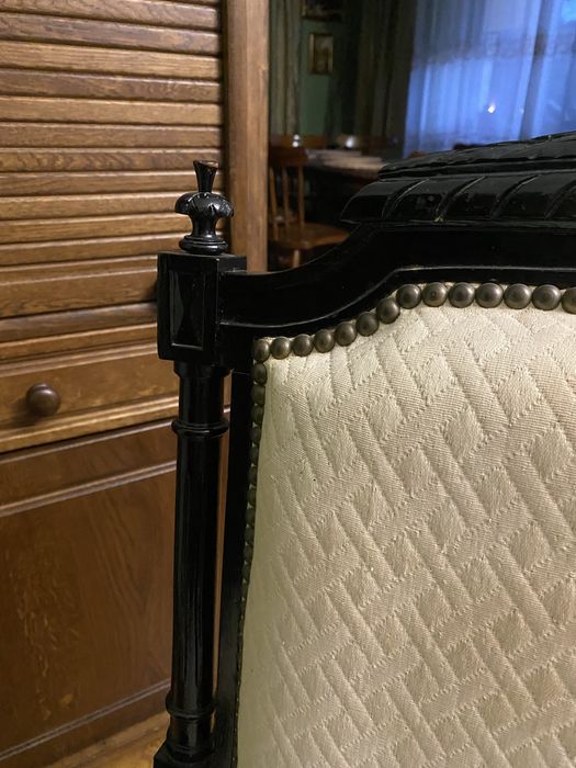 Крісло в стилі Людовика XVI