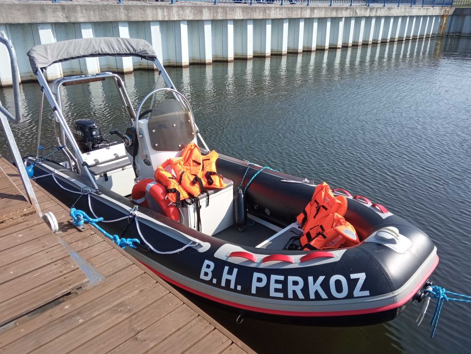 Łódż motorowodna typu RIB 460 z silnikiem Suzuki 2025 20 KM