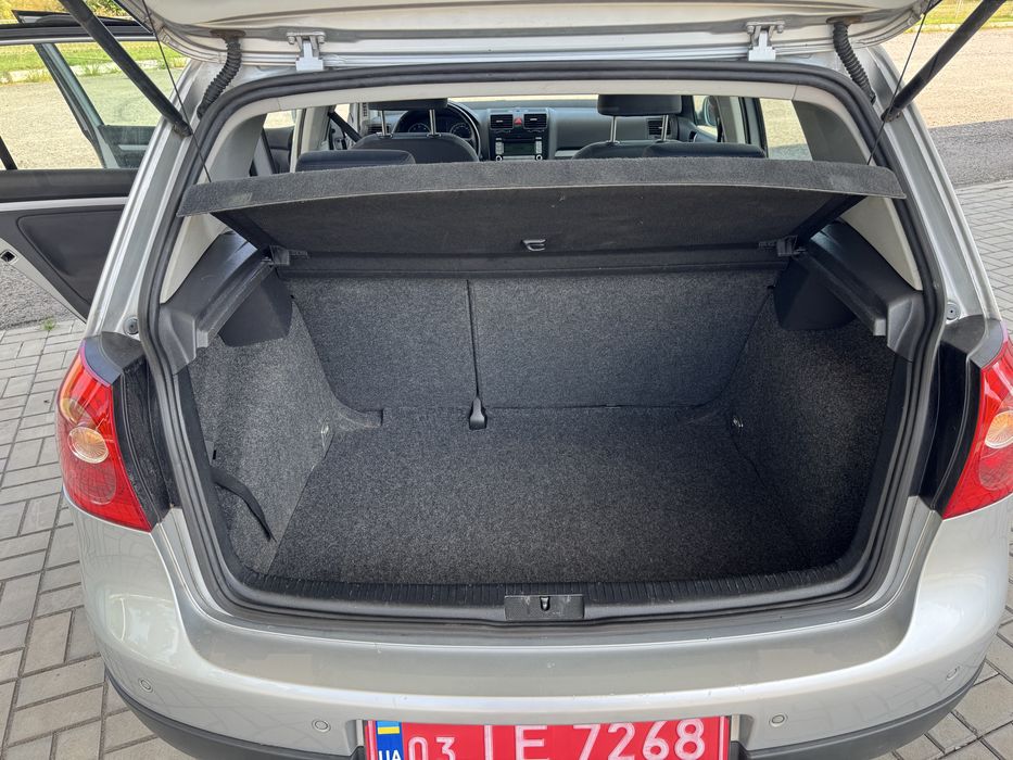 Свіжопригнанний VW GOLF 5 1.6 MPI з Німеччини