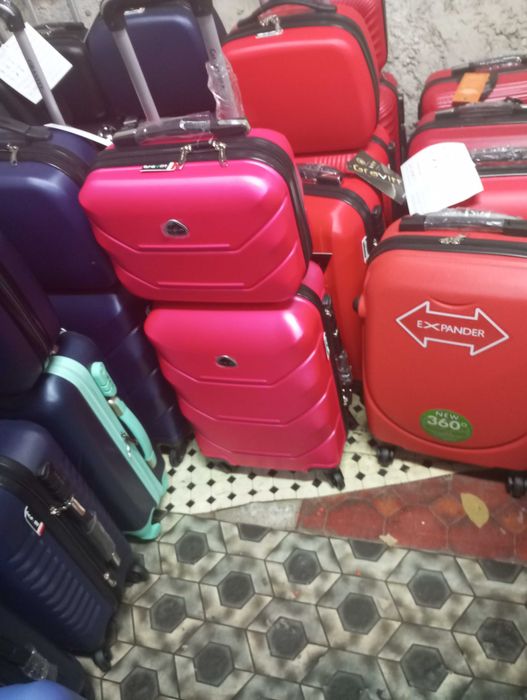 walizka mała kabinowa z abs na 4 kołach podróżna