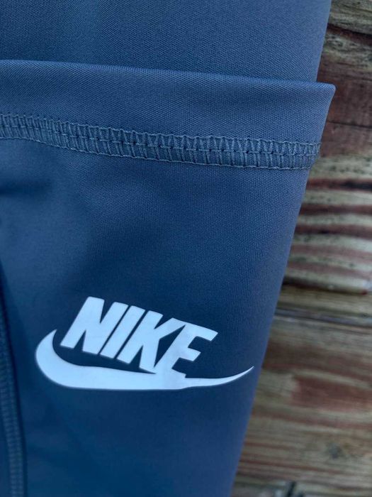 Жіночі сірі спортивні лосини nike