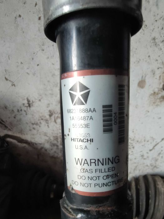 Пневмостойка 68231885AA