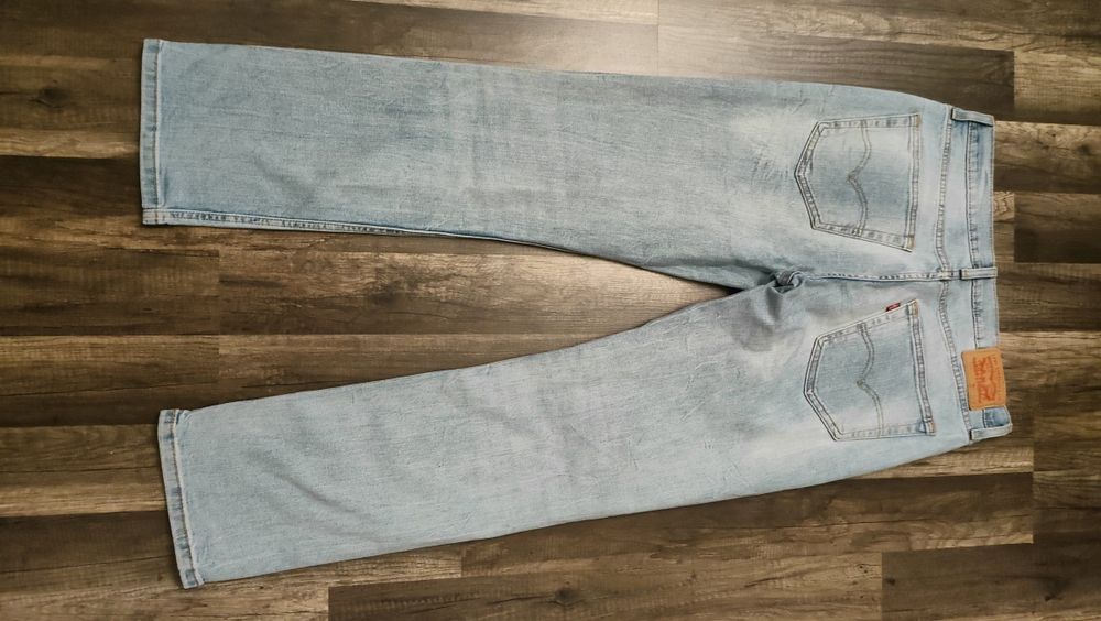 świetne spodnie LEVI'S  514  33/32  w super stanie