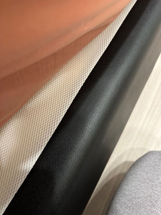 Sommier rígido preto