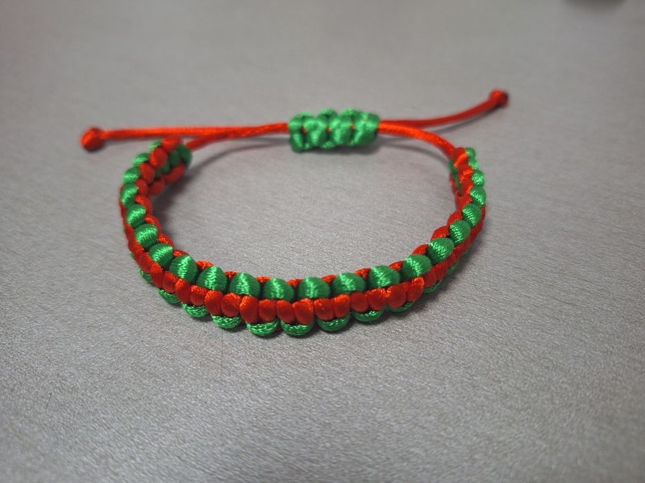 Браслет плетений ( шовкова нитка)
