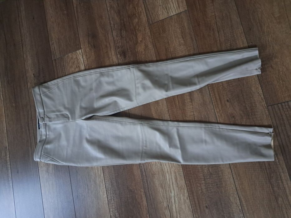 Zara 34/XS beżowe spodnie ekoskóra