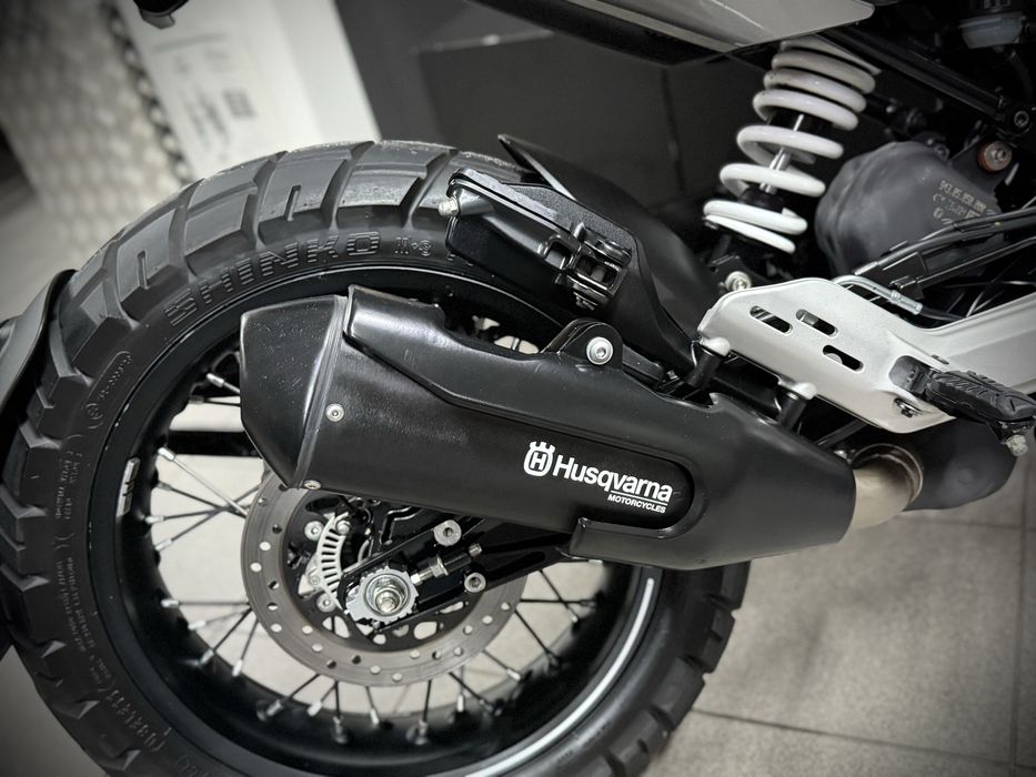 HUSQVARNA SVARTPILEN 125