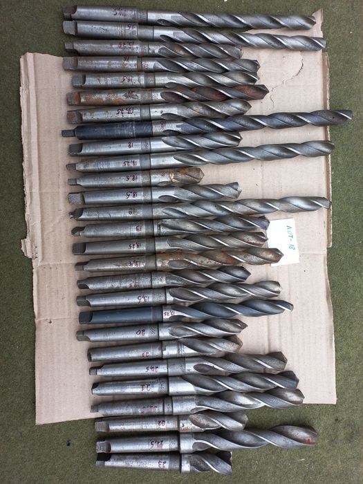 Токарні свердла, різці, розвертки.