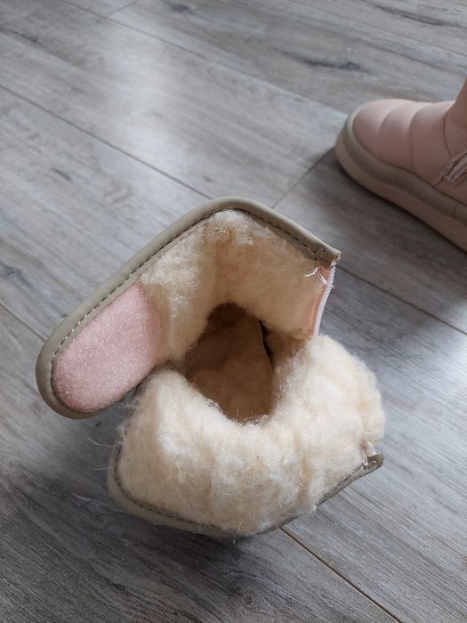 Дитяче, взуття на дівчинку